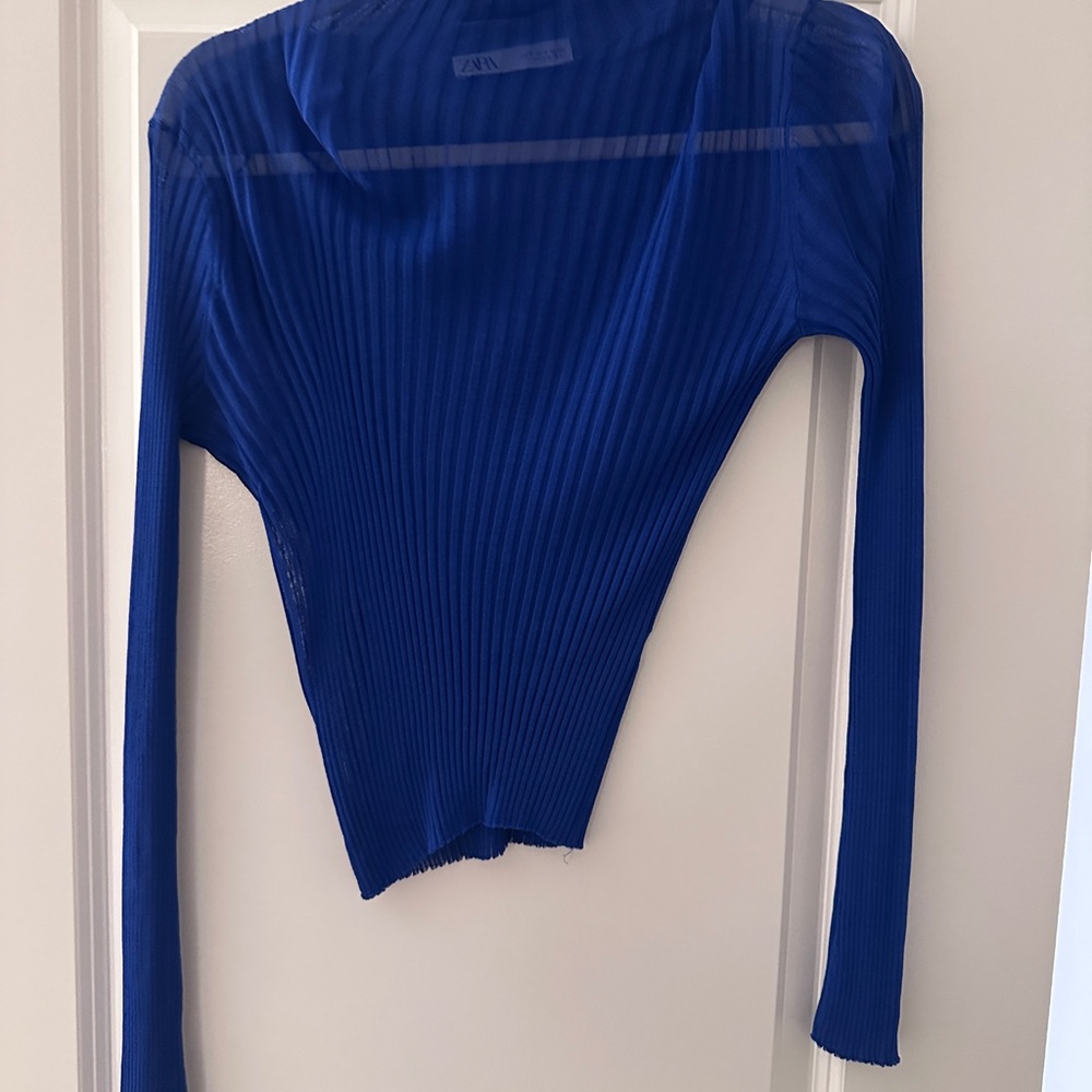 Zara Women's Blue Ribbed Top
